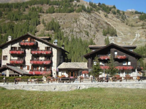 Отель Petit Hotel  Конь